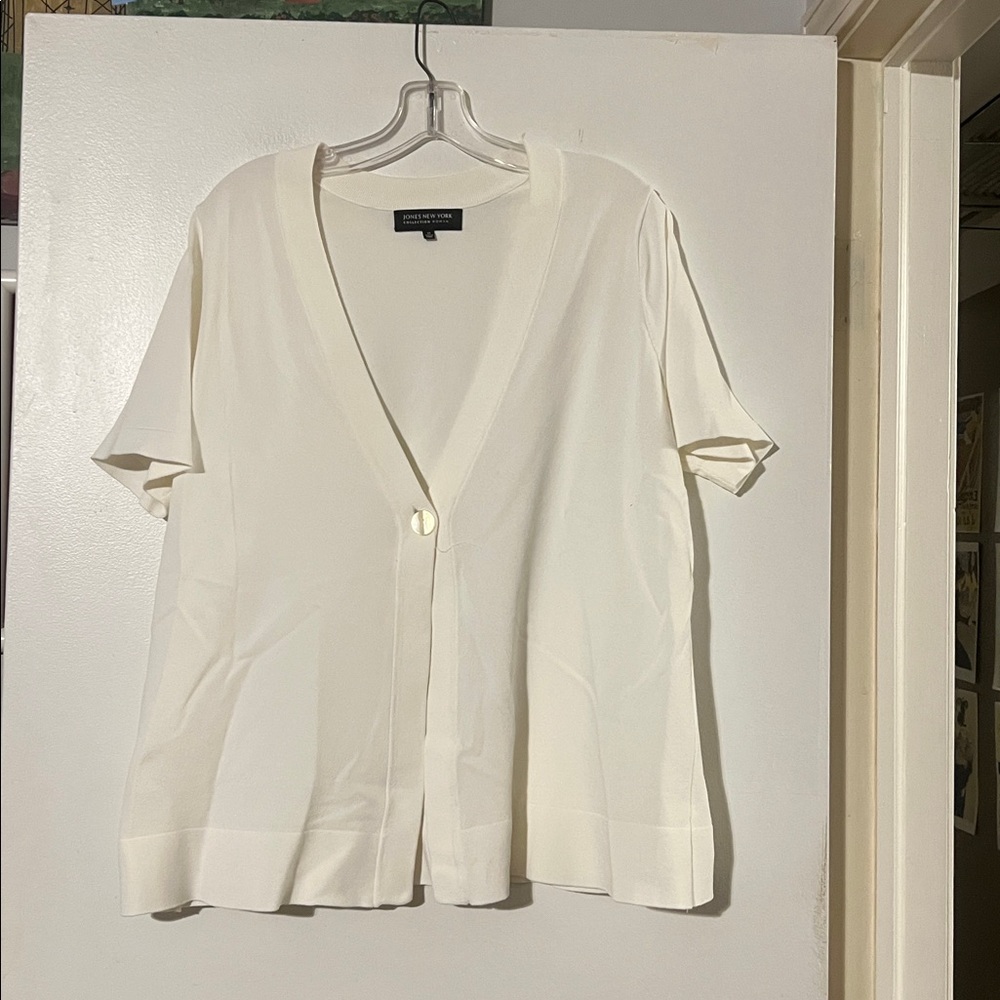 Jones New York short sleeve cardigan one button closure.